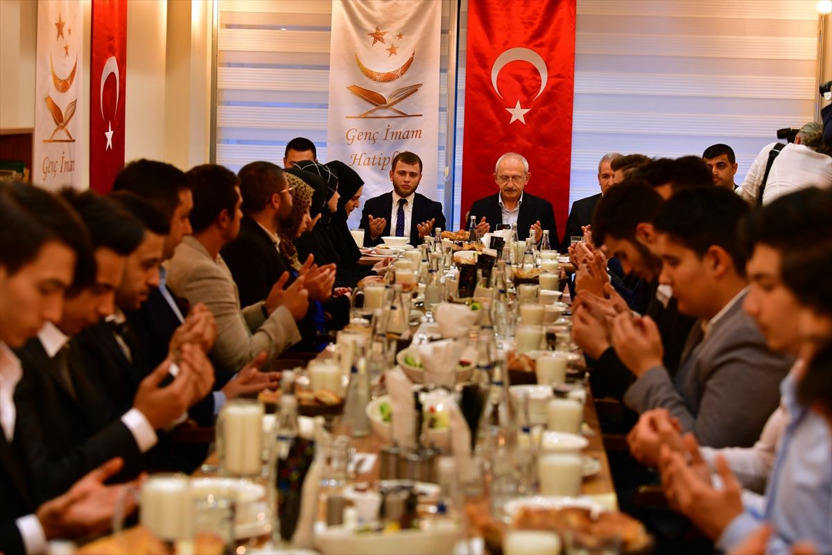 Kemal Kılıçdaroğlu imam hatiplilerle iftar yaptı