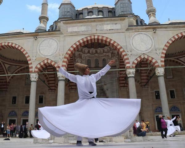 Selimiye Camii'nde semazen gösterisi büyüledi