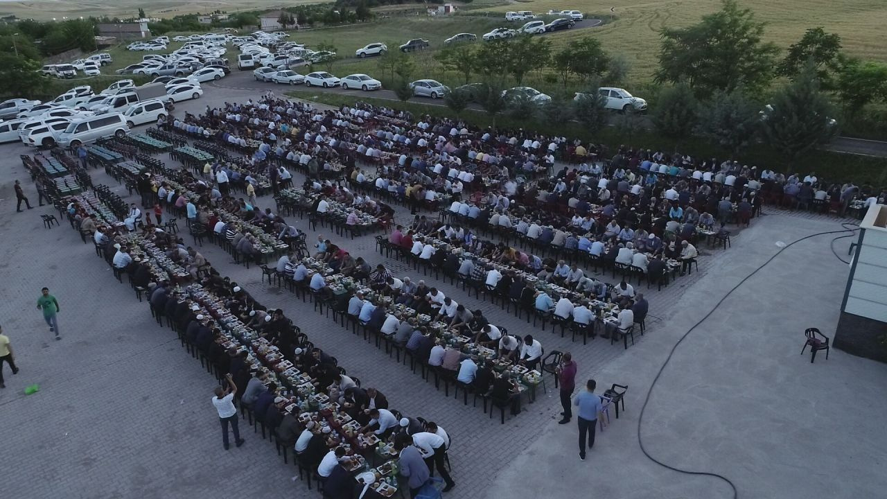 Diyarbakır'da 300 torunlu Hamo Ağa 2 bin kişiye iftar verdi