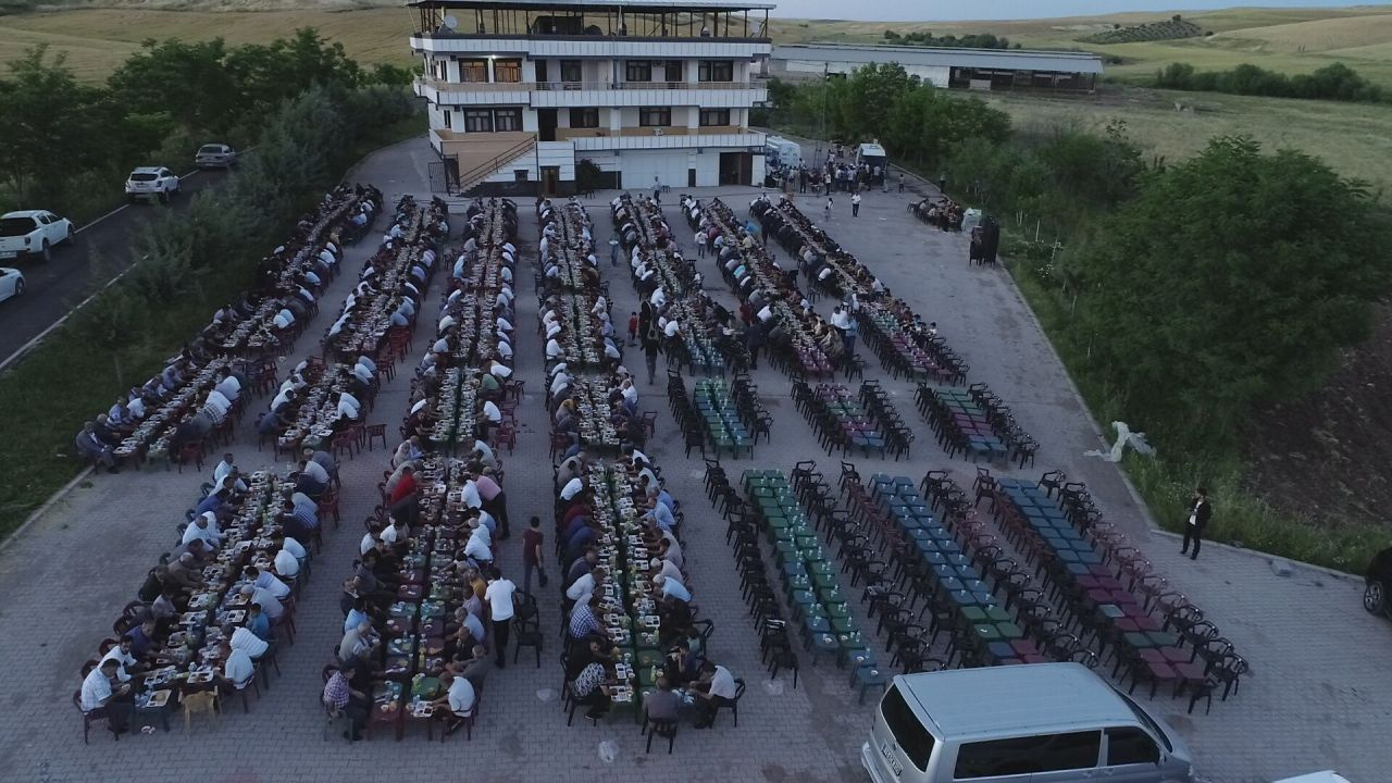 Diyarbakır'da 300 torunlu Hamo Ağa 2 bin kişiye iftar verdi