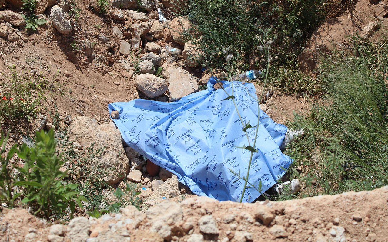 Antalya’da hafriyat çukurunda şüpheli ölüm