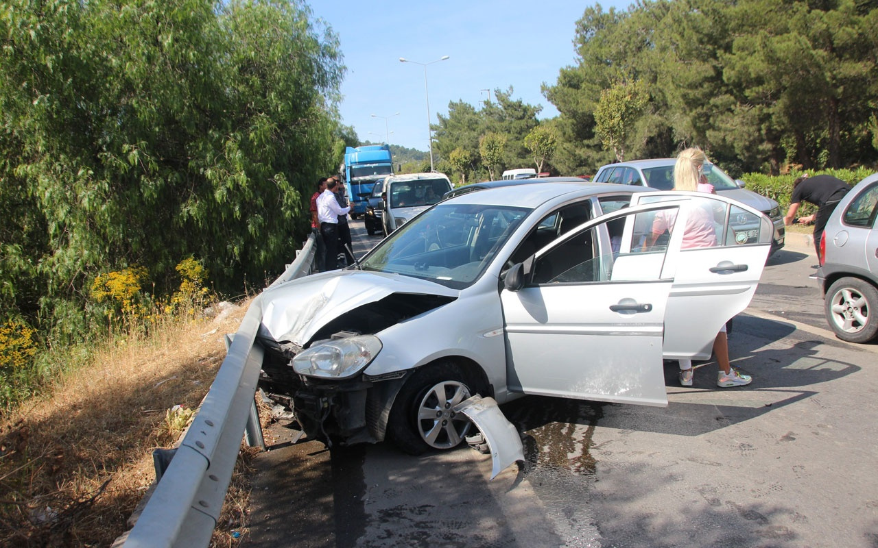 Bodrum’da bayram tatili kazalarla başladı, 4 araç birbirine girdi