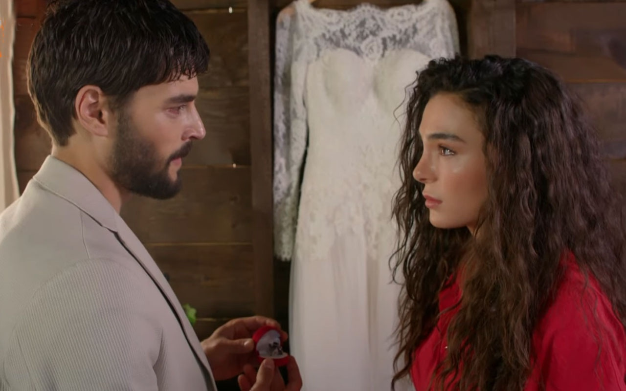 Hercai 12. bölüm sezon finali Miran Reyyan'a evlenme teklifi ediyor