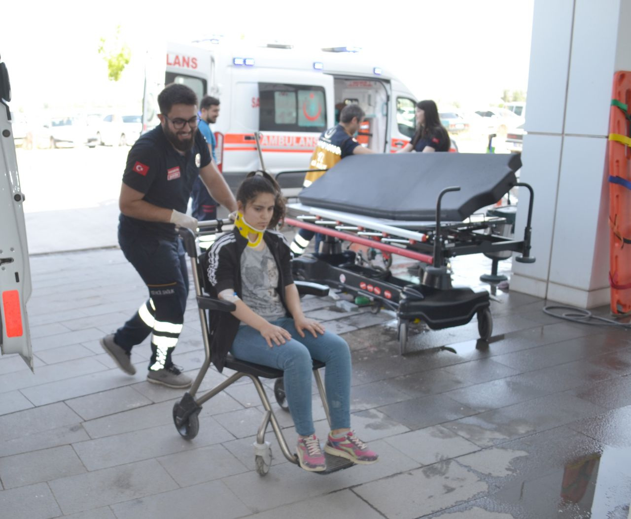 Aksaray'daki kazada TOFAŞ marka araç ikiye ayrıldı