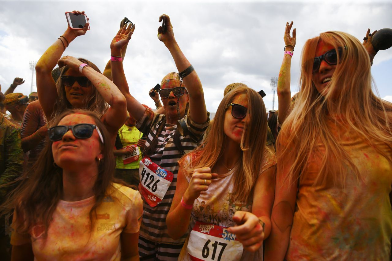 Rusya'da Color Run festivalinden rengarenk görüntüler