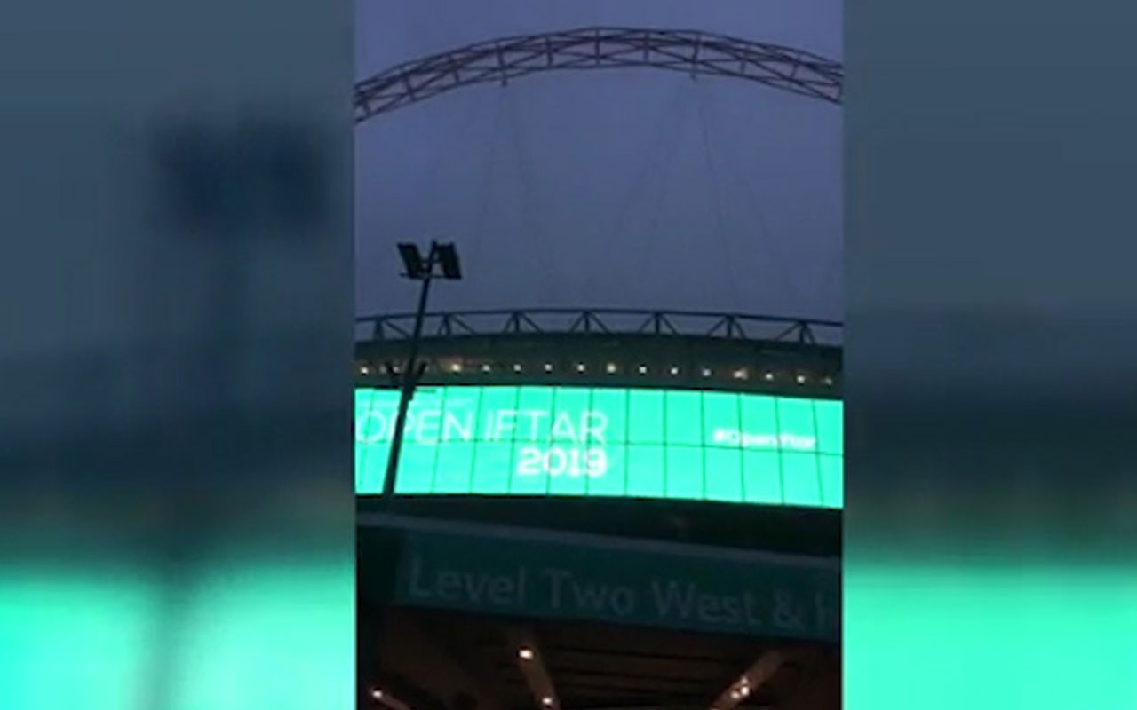 Wembley Stadyumu'nda iftar saatinde ezan okundu