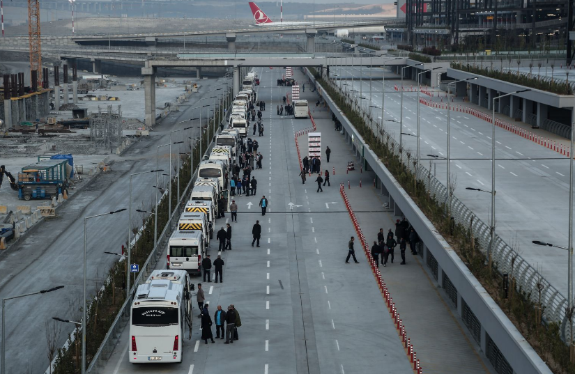 İstanbul Havalimanı'nda yolcuları şaşkına çeviren görüntü! Gerçek sonradan anlaşıldı