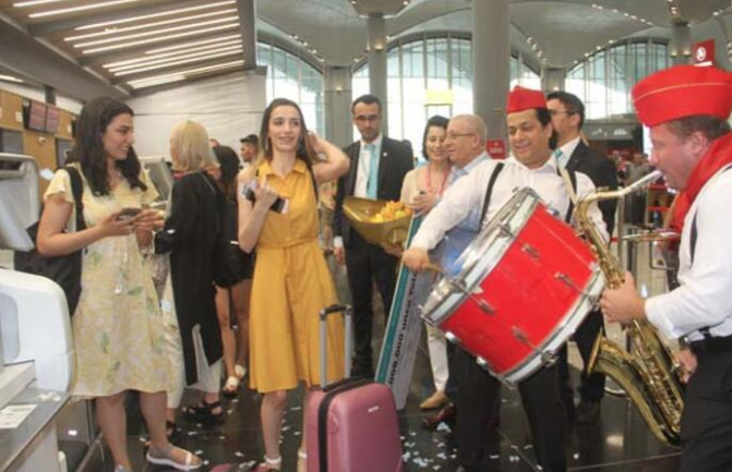 İstanbul Havalimanı'nda yolcuları şaşkına çeviren görüntü! Gerçek sonradan anlaşıldı