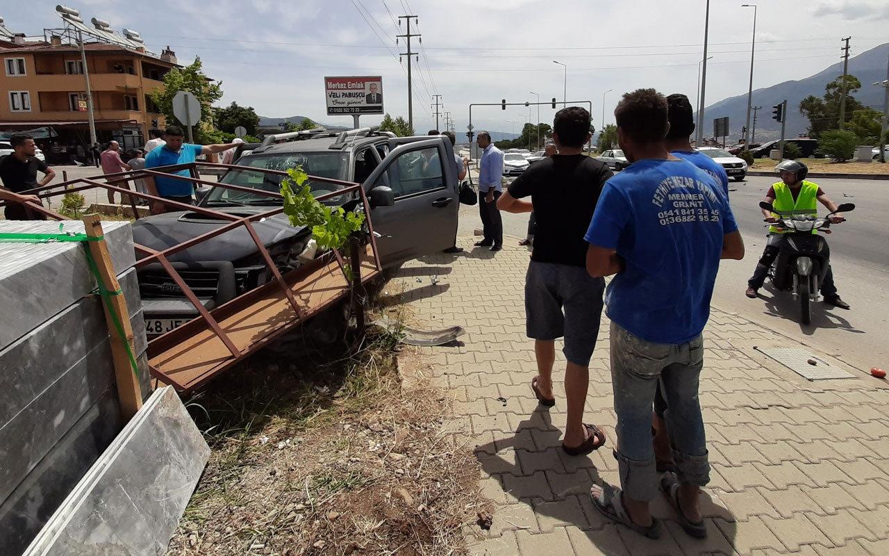 Fethiye’de trafik kazası: 1’i çocuk 6 yaralı
