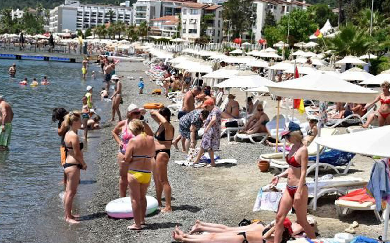 Marmaris'te plajlarda bayram yoğunluğu