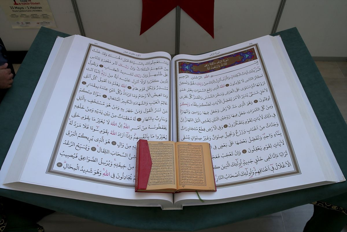 Büyük Çamlıca Camisi'nde sergileniyor dikkat çeken Kur'an-ı Kerim