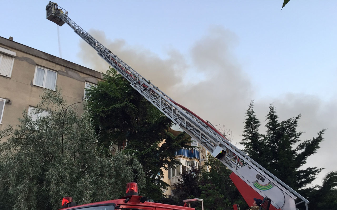 Kadıköy'de ahşap konakta yangın