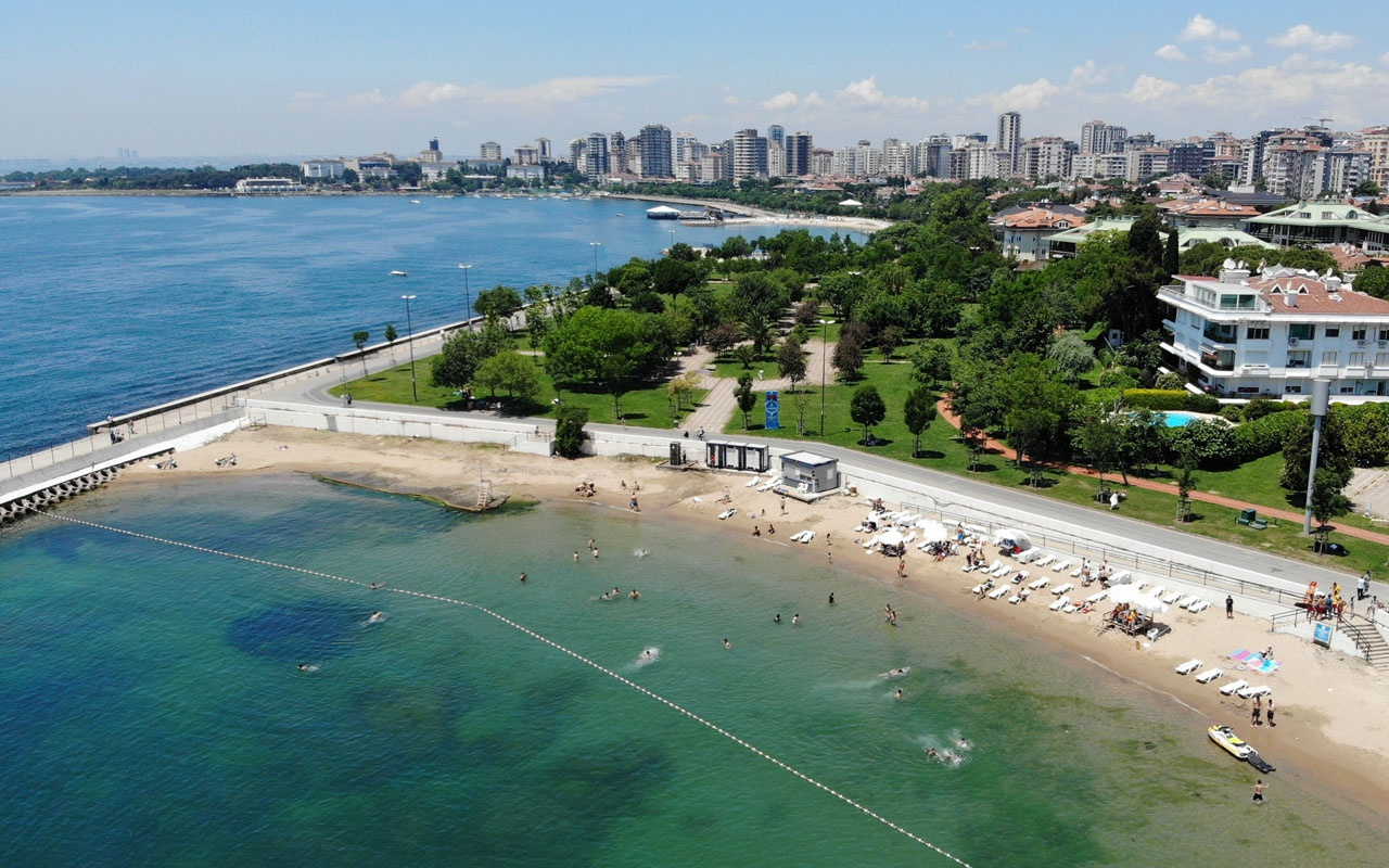 Caddebostan Plajı bayramın ilk günü İstanbulluların akınına uğradı
