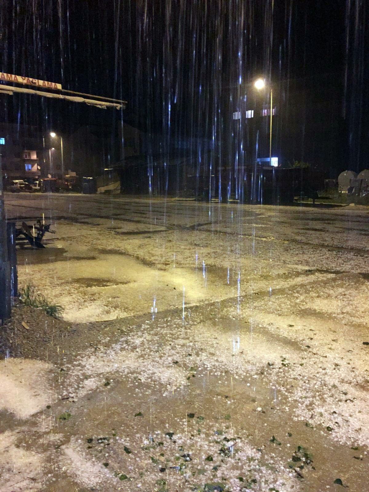 Kastamonu'da aralıksız 12 saat dolu yağışı