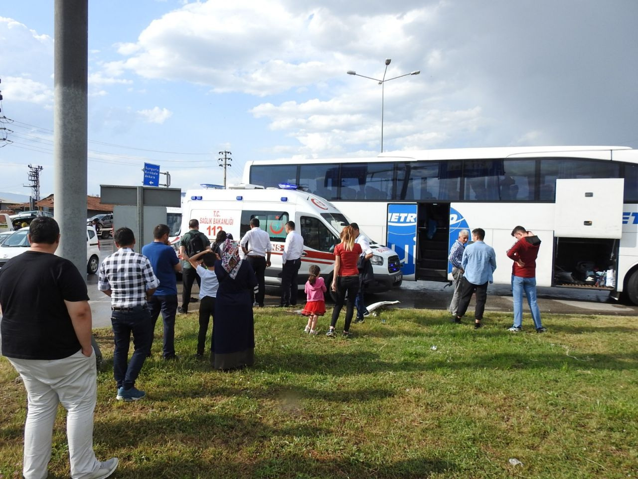 Çorum'da yolcu otobüsü kırmızı ışıkta 7 araca çarptı