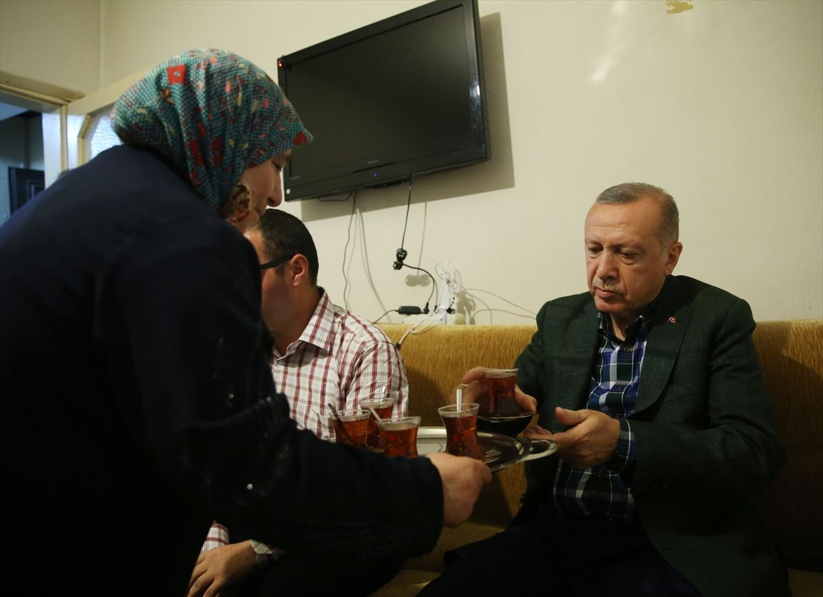 Cumhurbaşkanı Erdoğan bayram ziyareti yaptı gönülleri fethetti