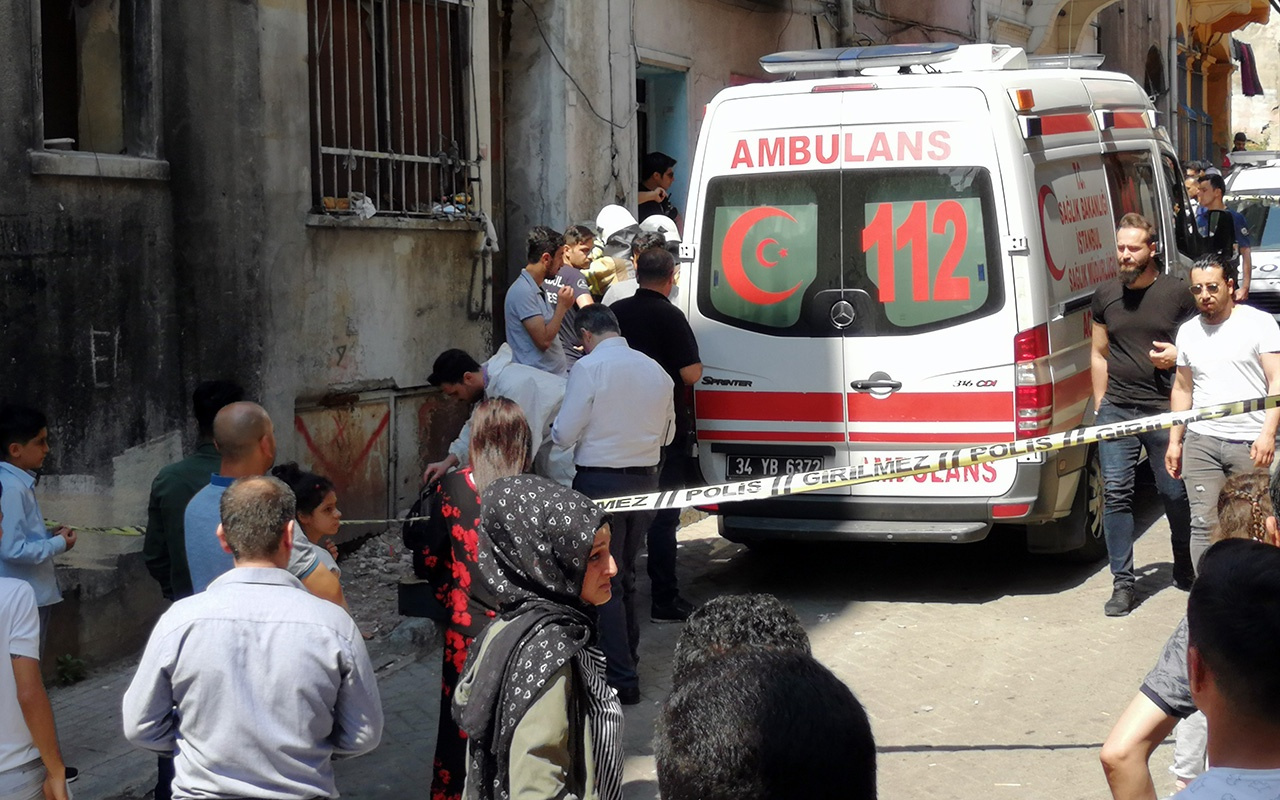 İstanbul Beyoğlu'nda genç kız evinin çatısında ölü bulundu