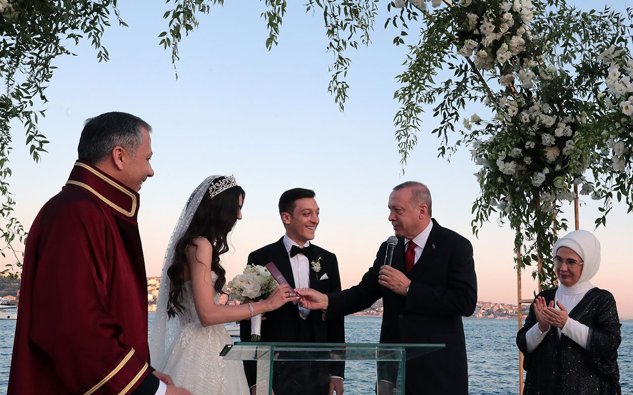 Erdoğan Mesut Özil'in nikah şahidi oldu! Düğüne spor ve sanat camiasından birçok isim katıldı