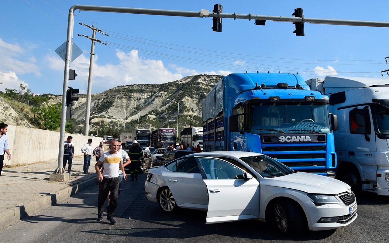 Burdur’da zincirleme trafik kazası 5 yaralı