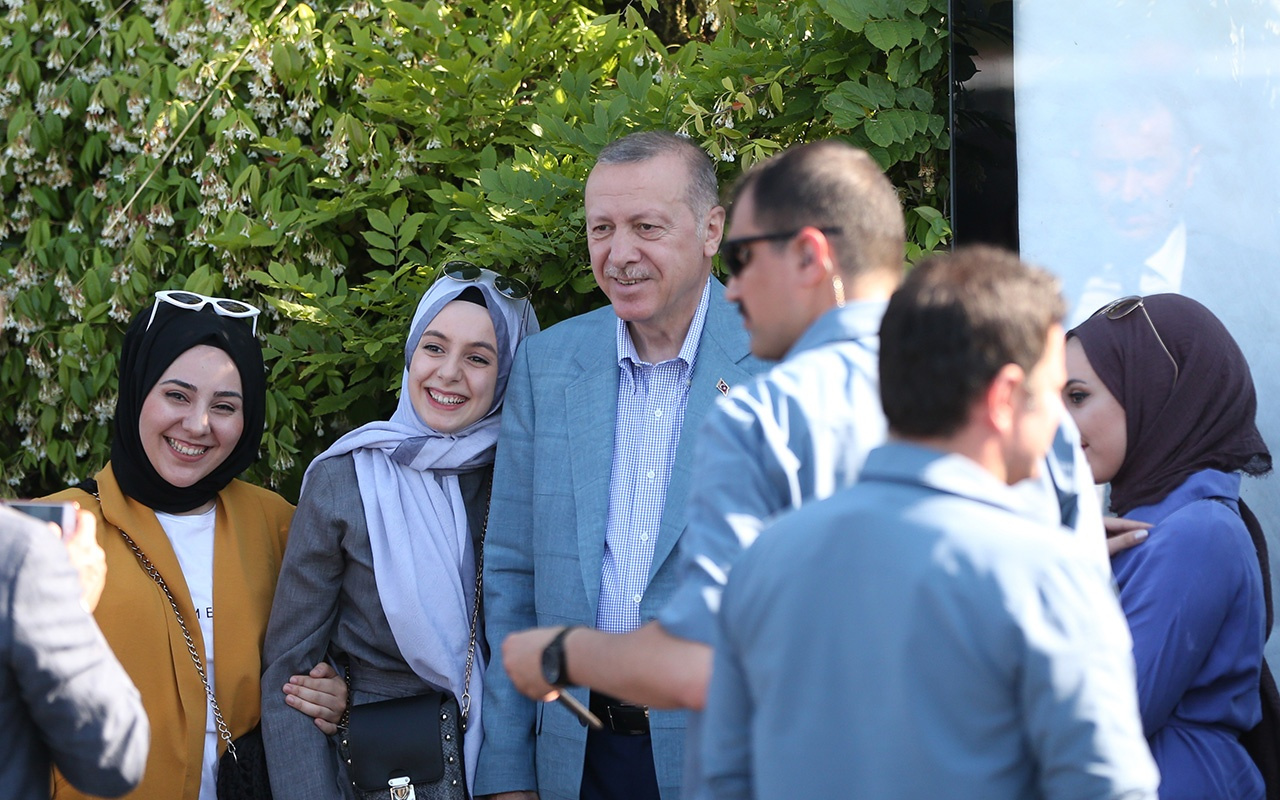 Cumhurbaşkanı Erdoğan'a İstanbul'da yoğun ilgi