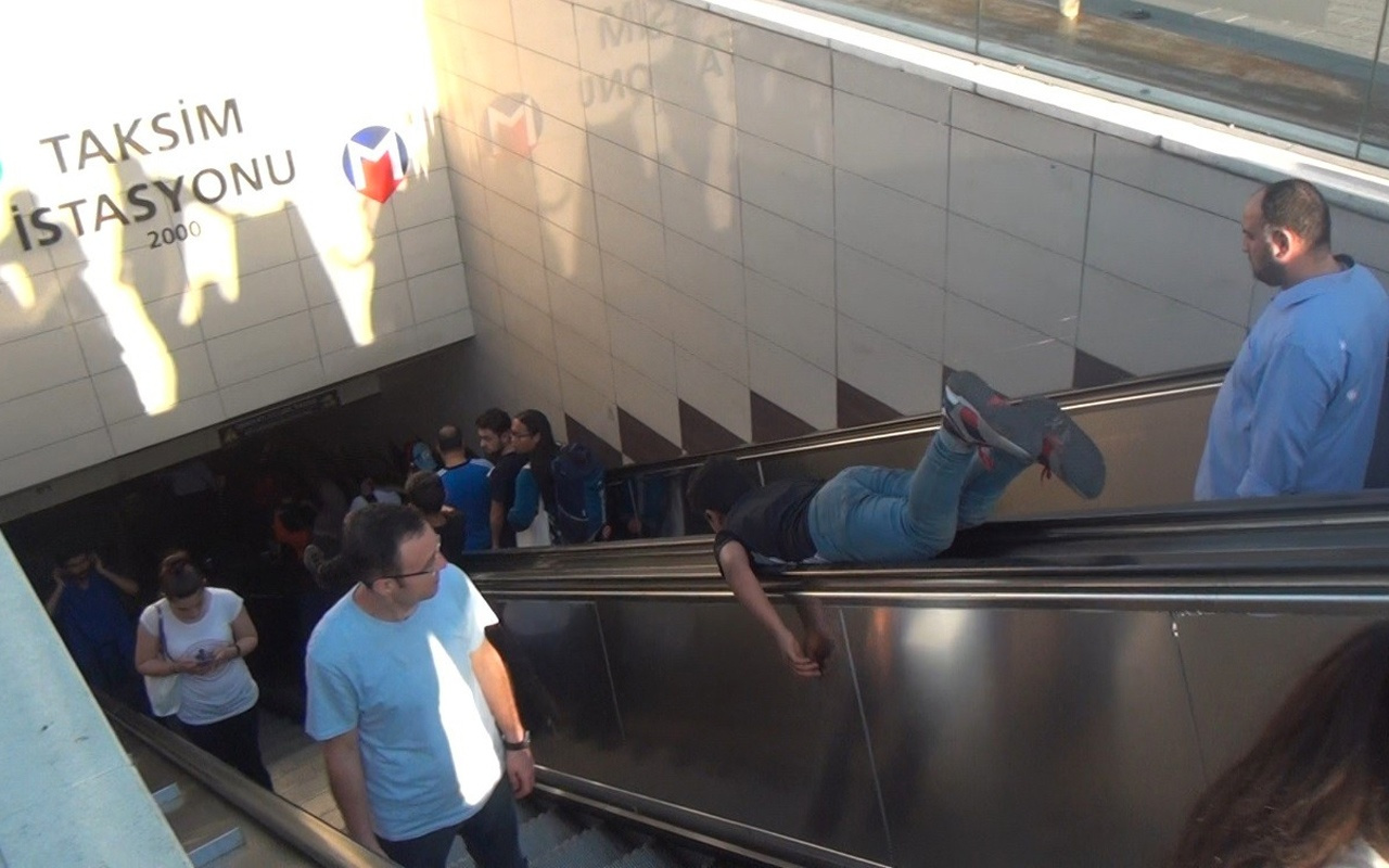 Taksim metro istasyonunda hayrete düşüren görüntüler