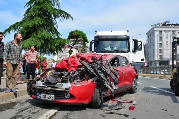 Trabzon'da kaza yapan araç tırın altında kaldı - Sayfa 6