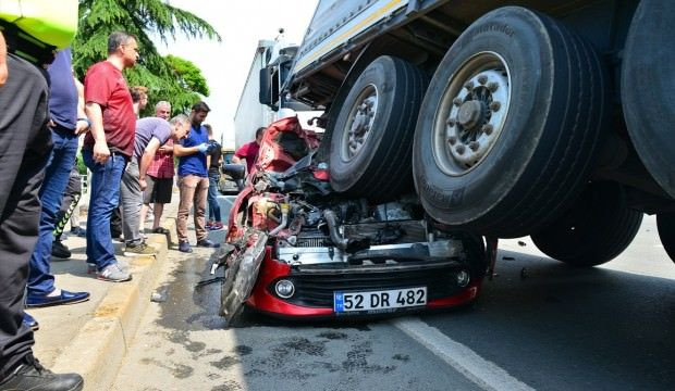 Trabzon'da kaza yapan araç tırın altında kaldı - Sayfa 7