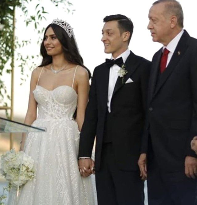 Erdoğan'dan Mesut Özil ile Amine Gülşe’nin nikah töreninde "doğum kontrolü" çıkışı!