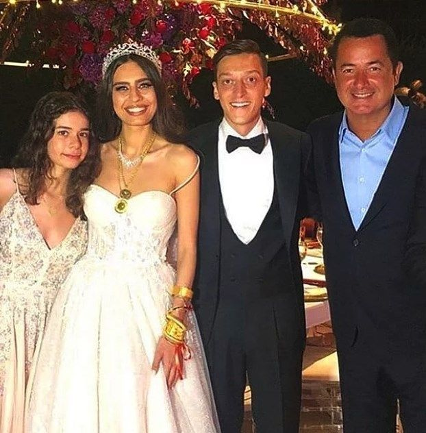 Mesut Özil'le evlenen Amine Gülşe'den dikkat çeken hamle