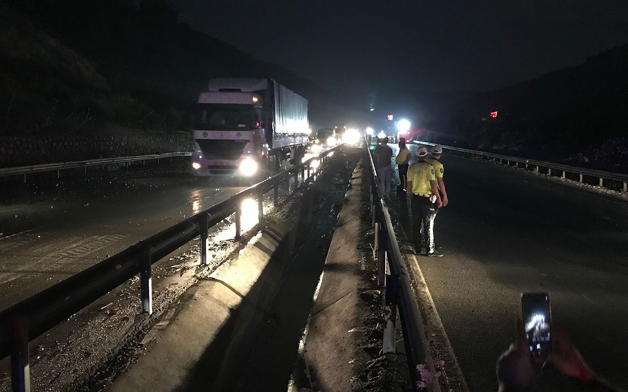 Manisa-İzmir yolu heyelan nedeniyle trafiğe kapandı