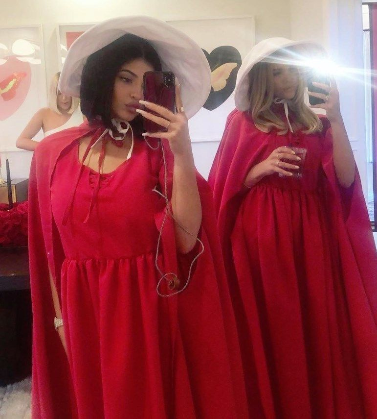 Handmaid's Tale temalı parti verdi! Kylie Jenner büyük tepki topladı!