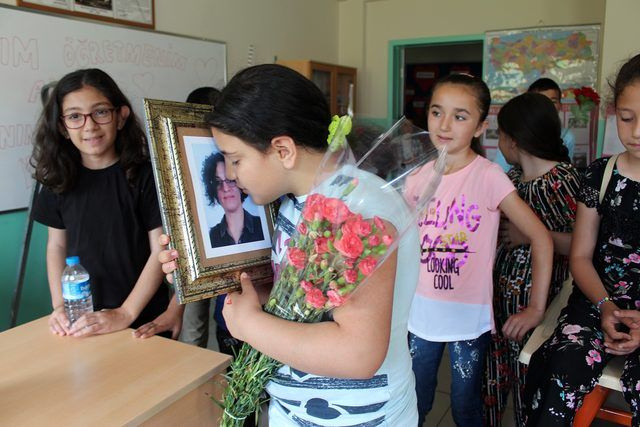 Kazada ölen öğretmenlerinin fotoğrafını görünce gözyaşlarına boğuldular