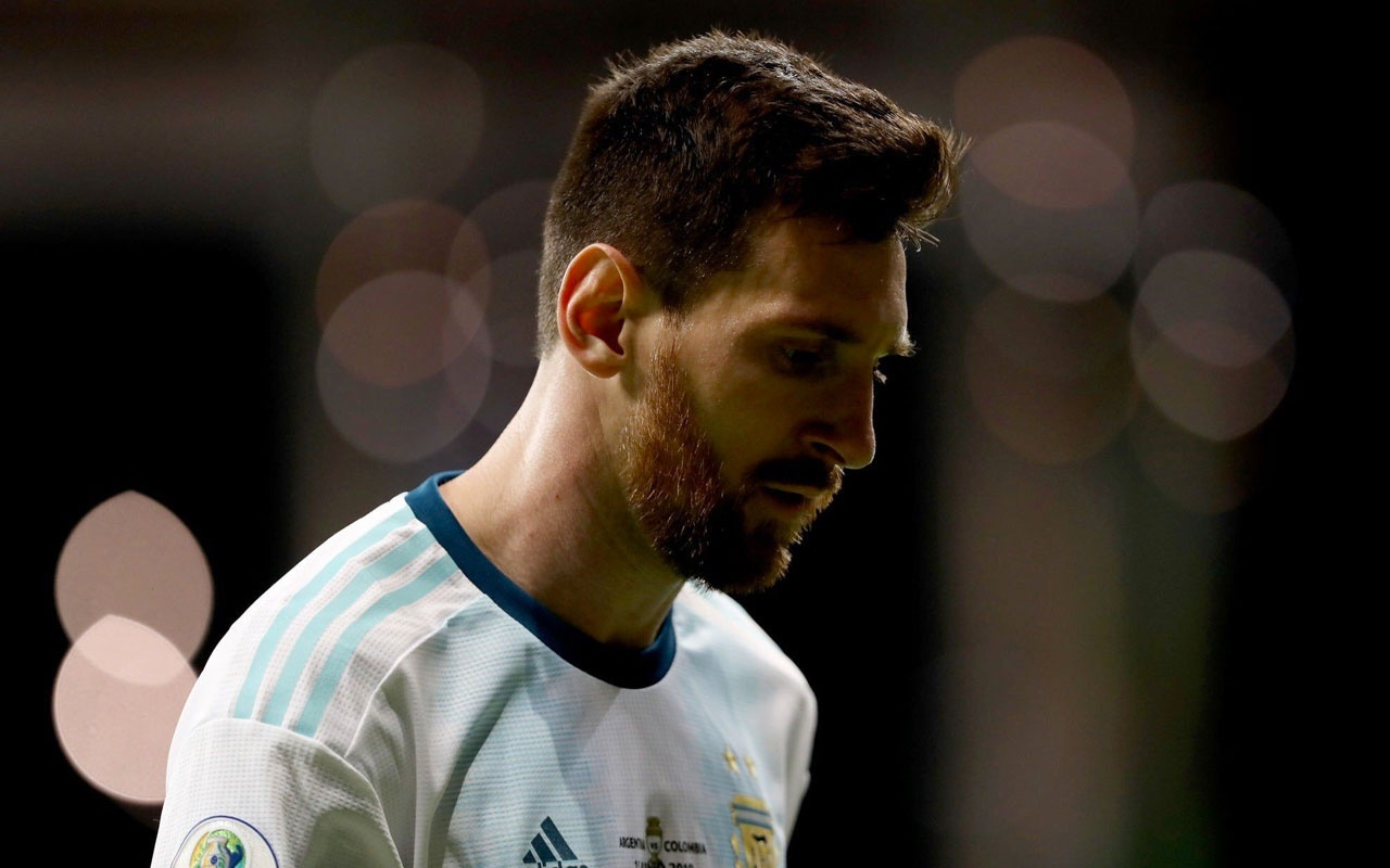 PSG'de kadro dışı bırakılan Arjantinli yıldız Messi özür diledi