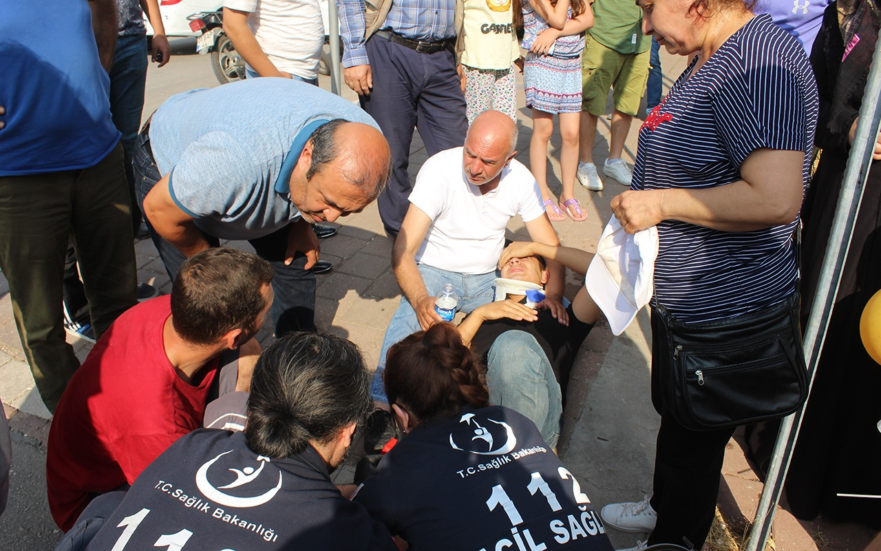 Adana'da yaralının oğlu olduğunu gören kadın gözyaşlarını tutamadı