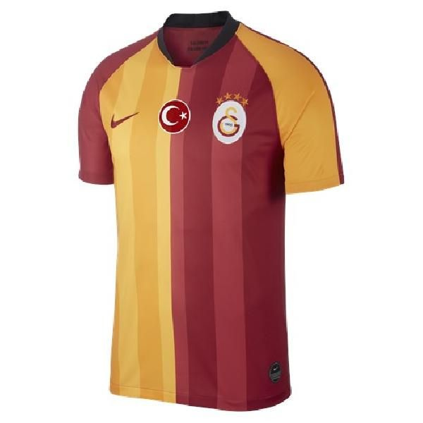 Galatasaray yeni formasını tanıttı satışa çıkardı