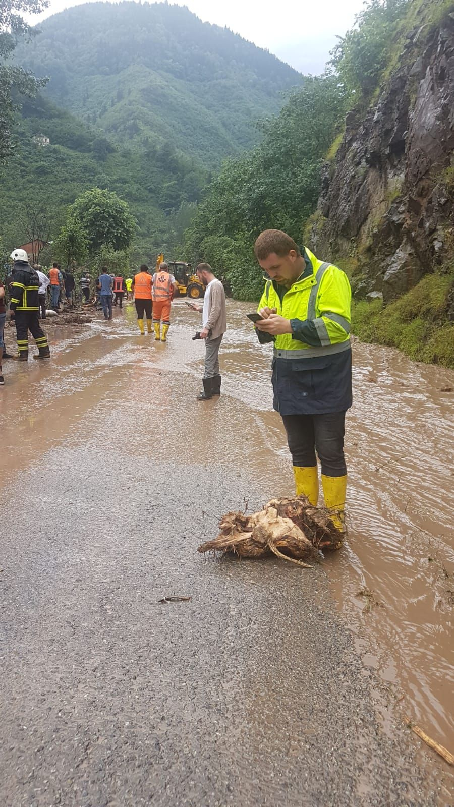 Trabzon’daki taşkında sulara kapılan 2 kişiden 1'i ölü bulundu