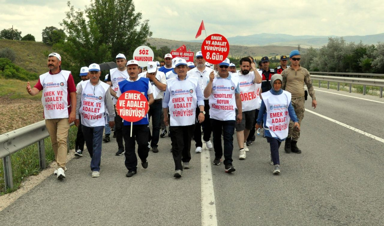Tanju Özcan'ı protesto amacıyla Bolu'dan yürümeye başlayan işçiler Ankara'ya ulaştı