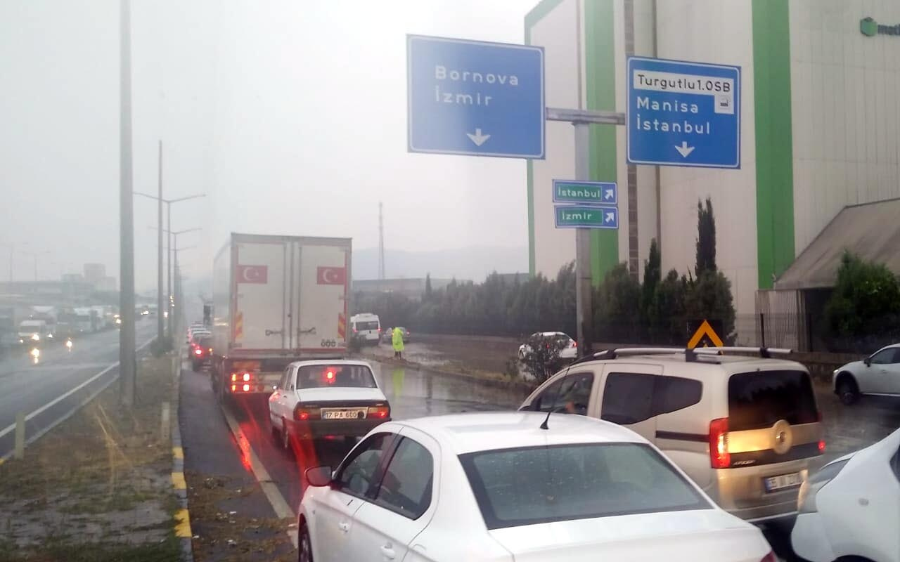 İzmir Ankara karayolu ulaşıma kapandı