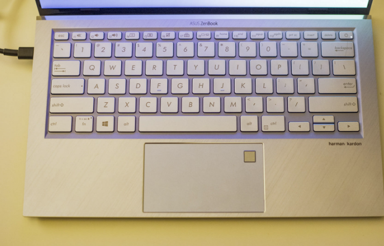 En ince çerçeveli bilgisayar Zenbook S13 tanıtıldı işte özellikleri