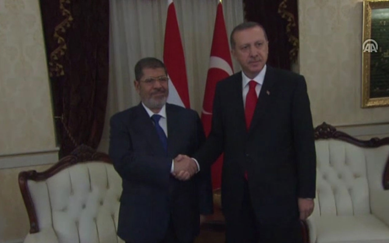 Muhammed Mursi'nin cenazesi  Kahire'de defnedildi