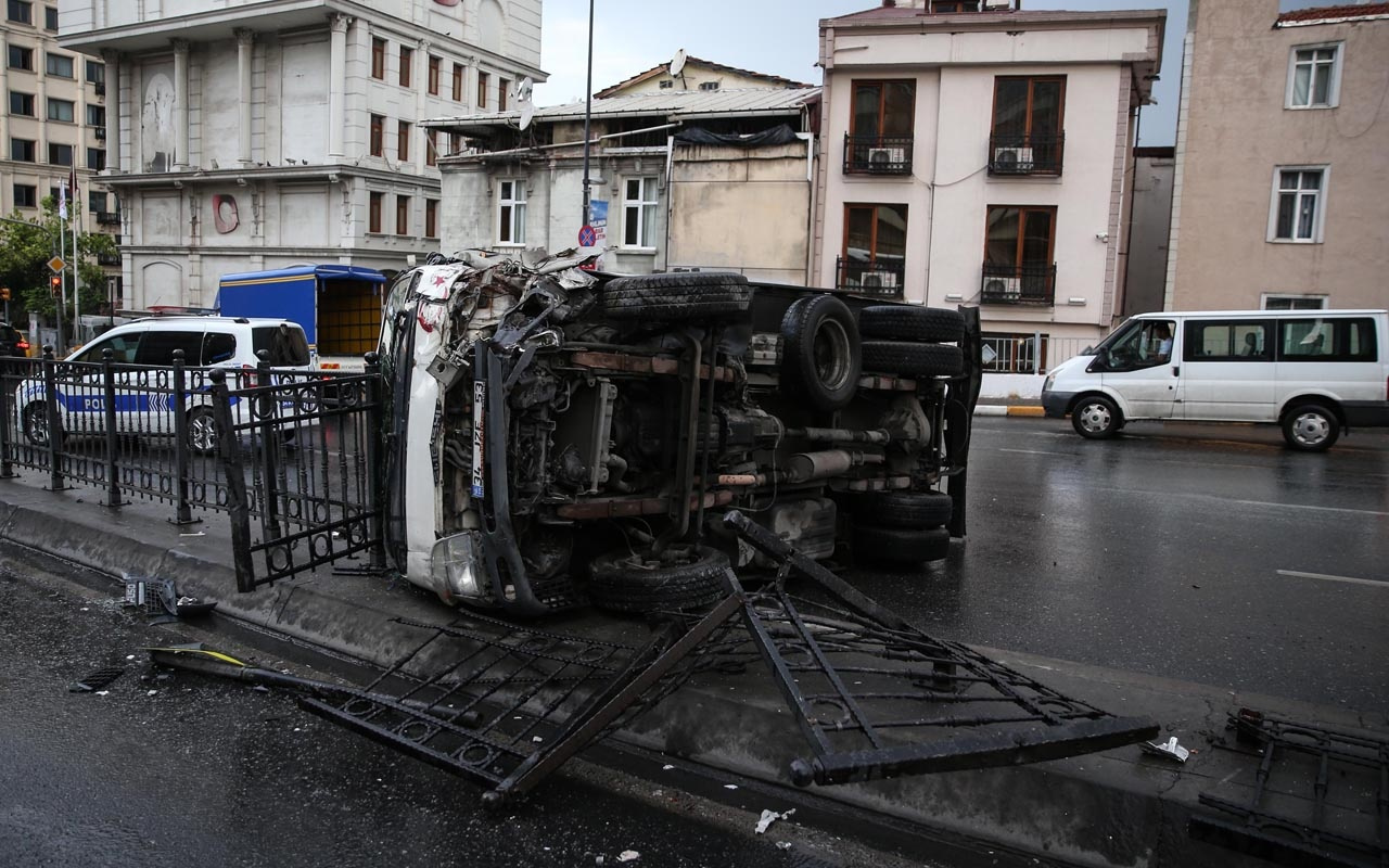 İstanbul'da sağanak nedeniyle trafik kazaları meydana geldi