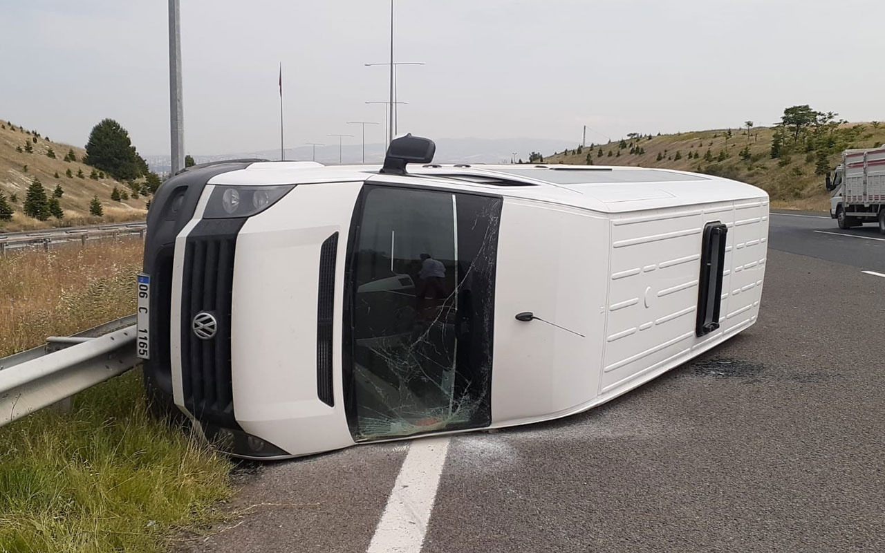 Ankara’da servis aracı devrildi: 15 yaralı