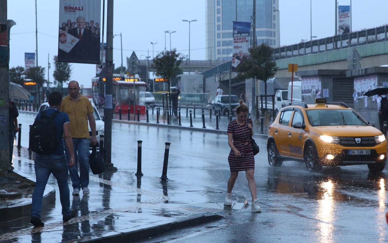 İstanbul güne yağmurla başladı