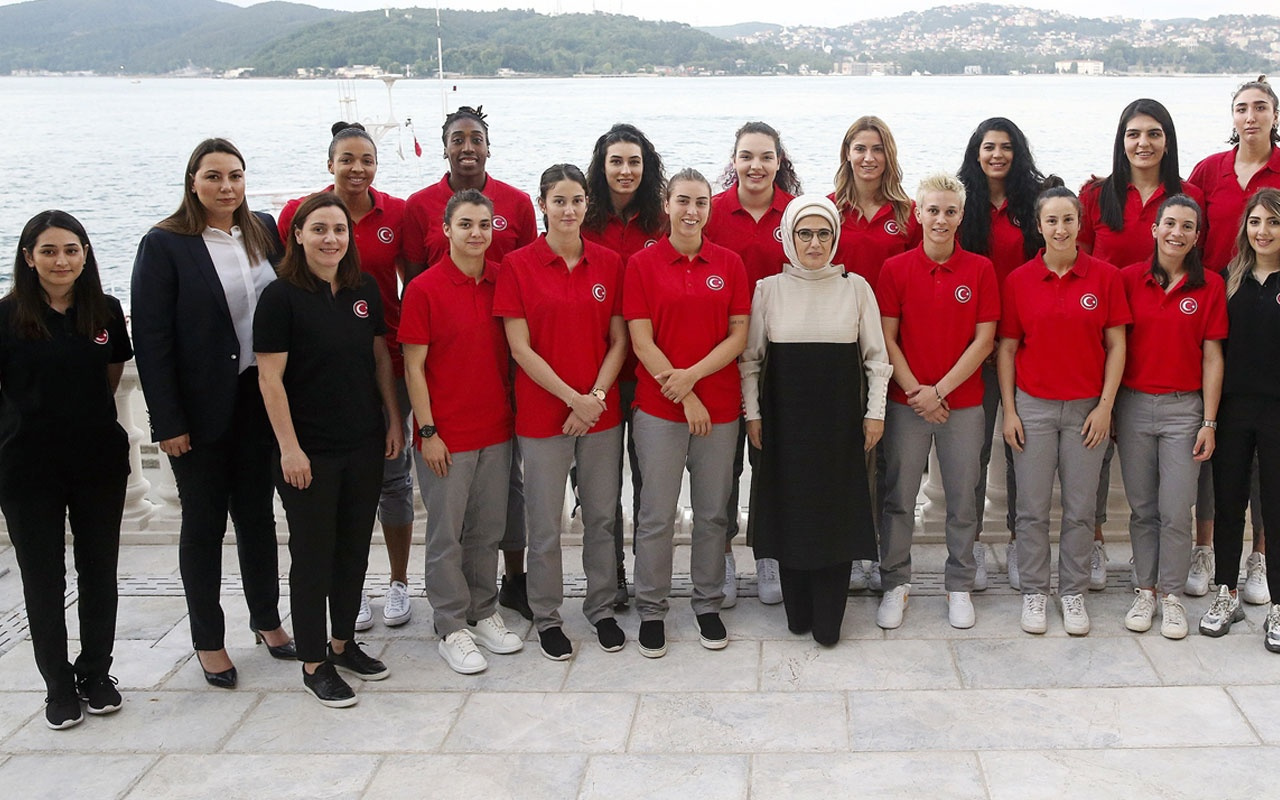 Emine Erdoğan, A Milli Kadın Basketbol Takımı ile bir araya geldi