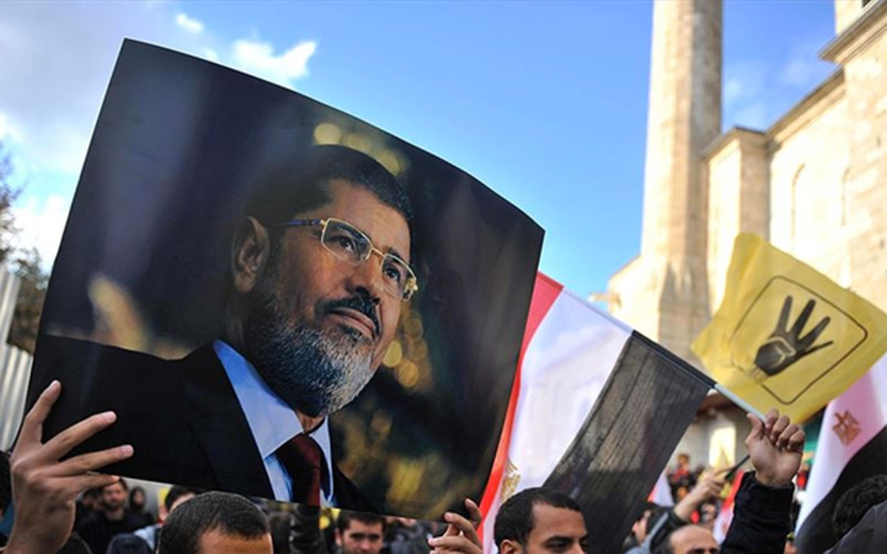 Mursi'nin ölümünde skandal iddia: 20 dakika yerde bekletildi yardım edilmedi