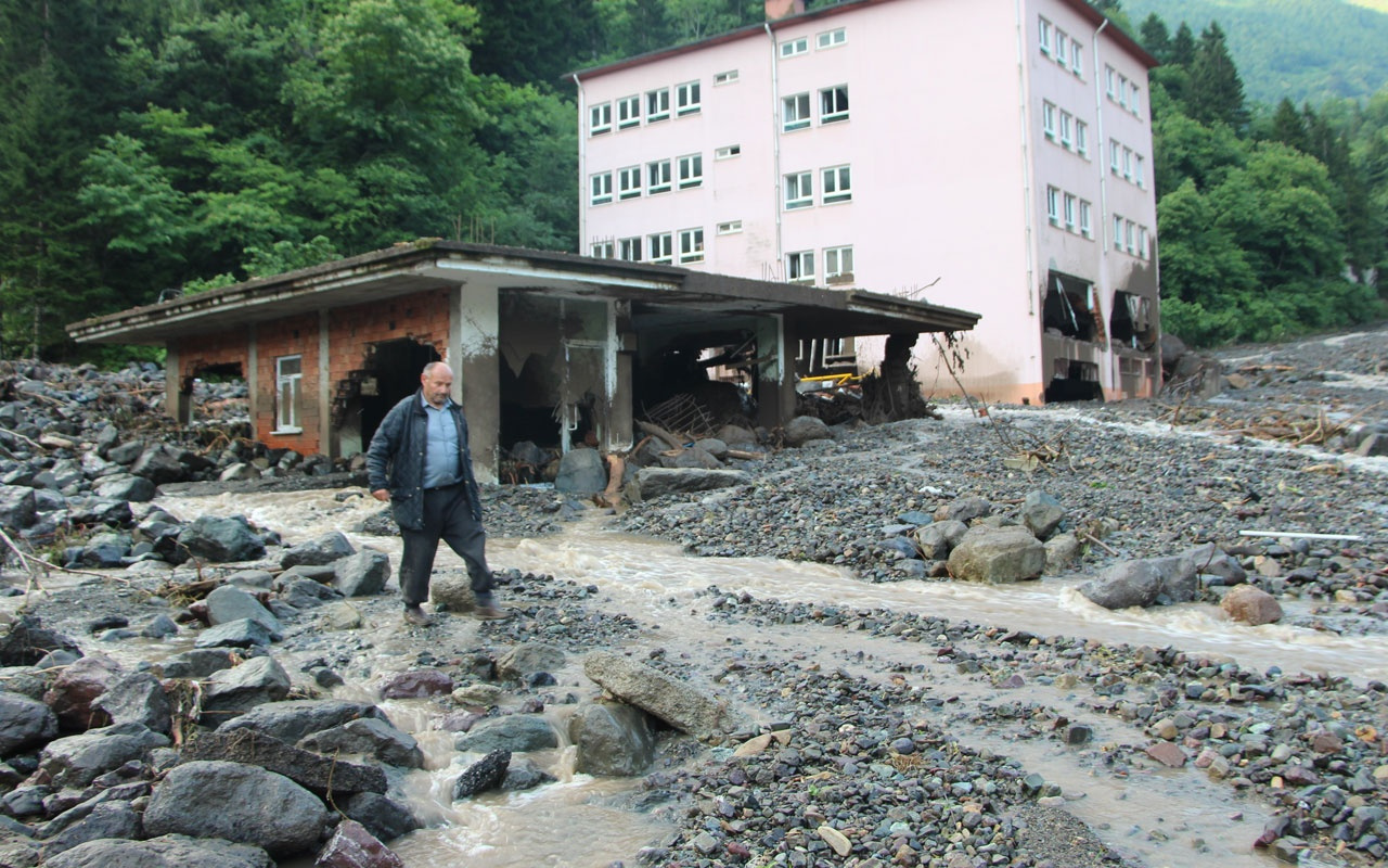 Trabzon'da sel sonrası evlerine ilk kez geldiler