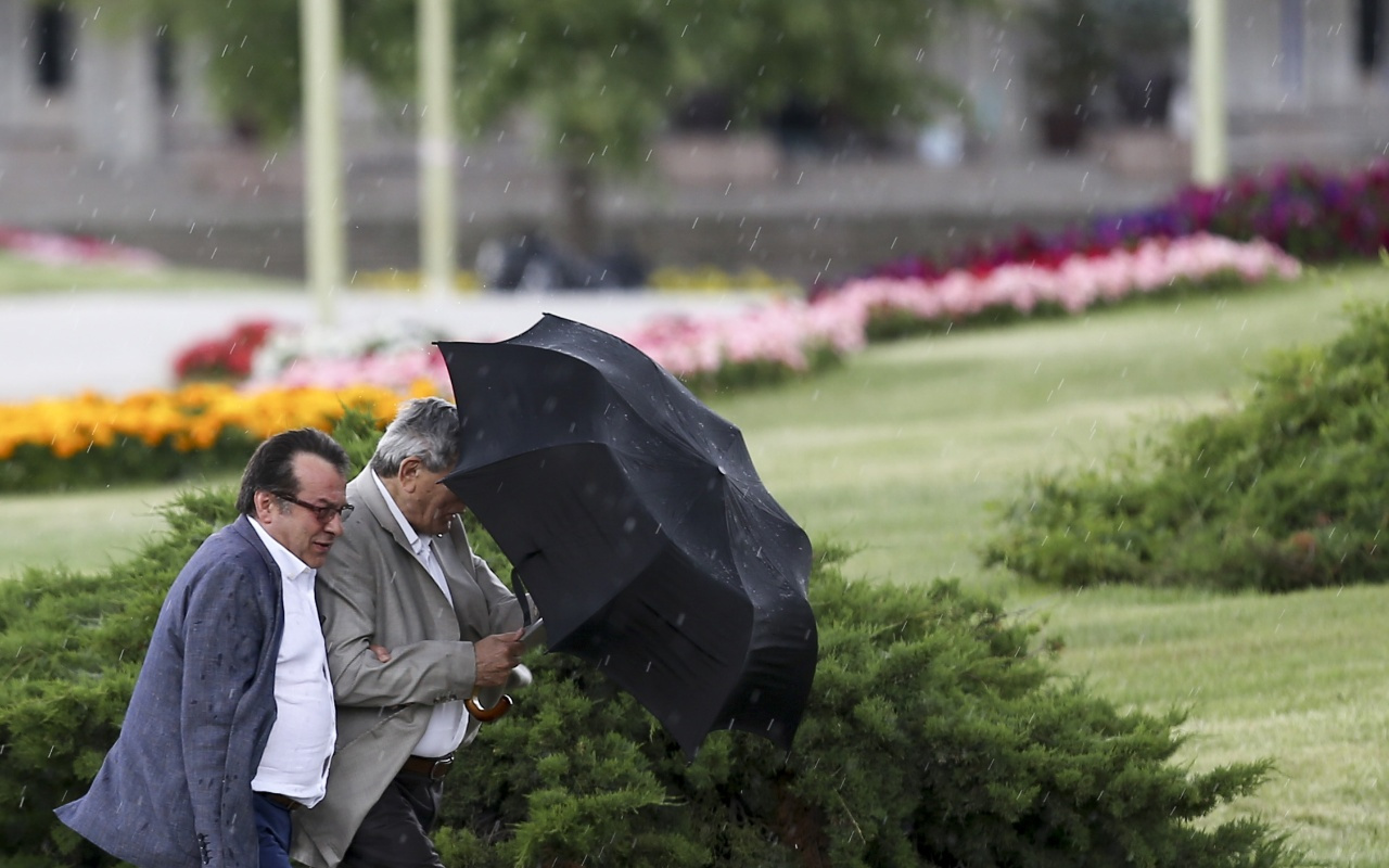 Bugün çok kuvvetli yağmur ve fırtına var! Meteorolojiden 50 ile sel uyarısı geldi