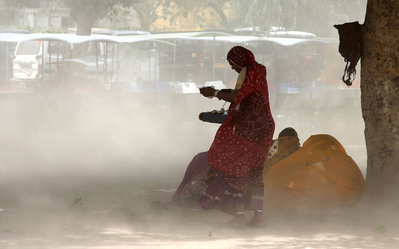 Hindistan'da aşırı sıcaklar yüzünden ölenlerin sayısı 92'ye çıktı