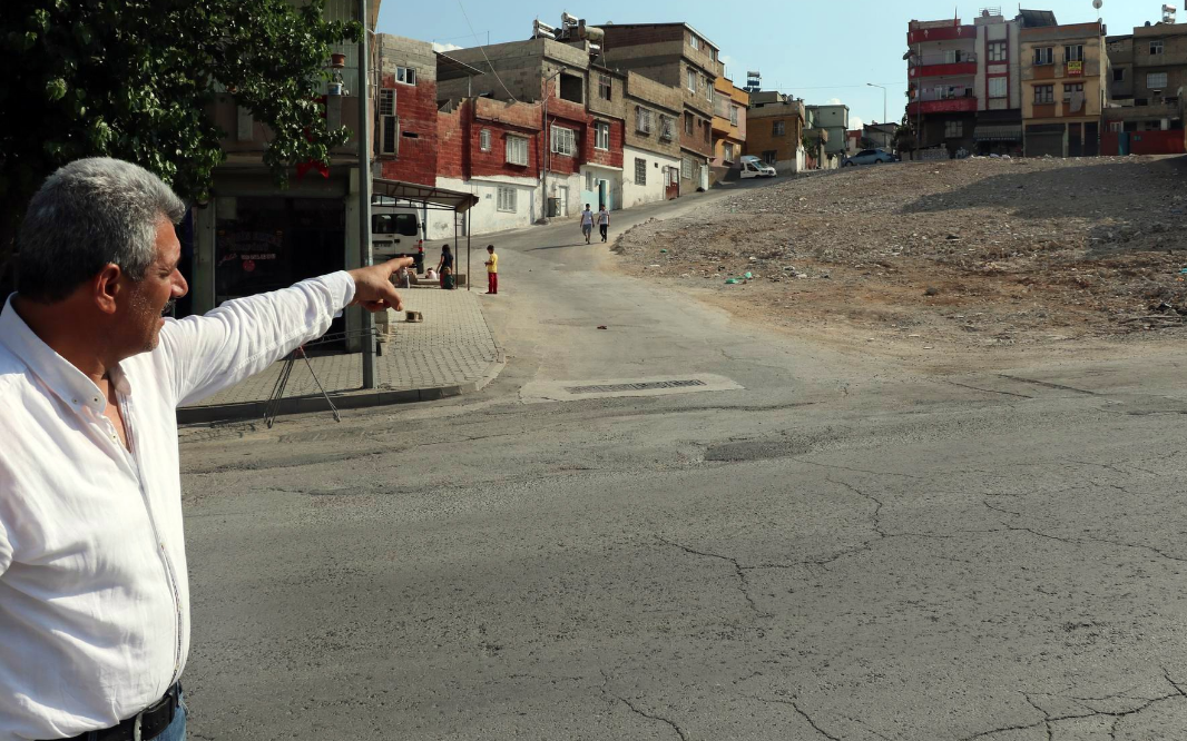 Gaziantep'te sokakta yürüyenler ne olduğunu anlamadı! Bir anda çöktü