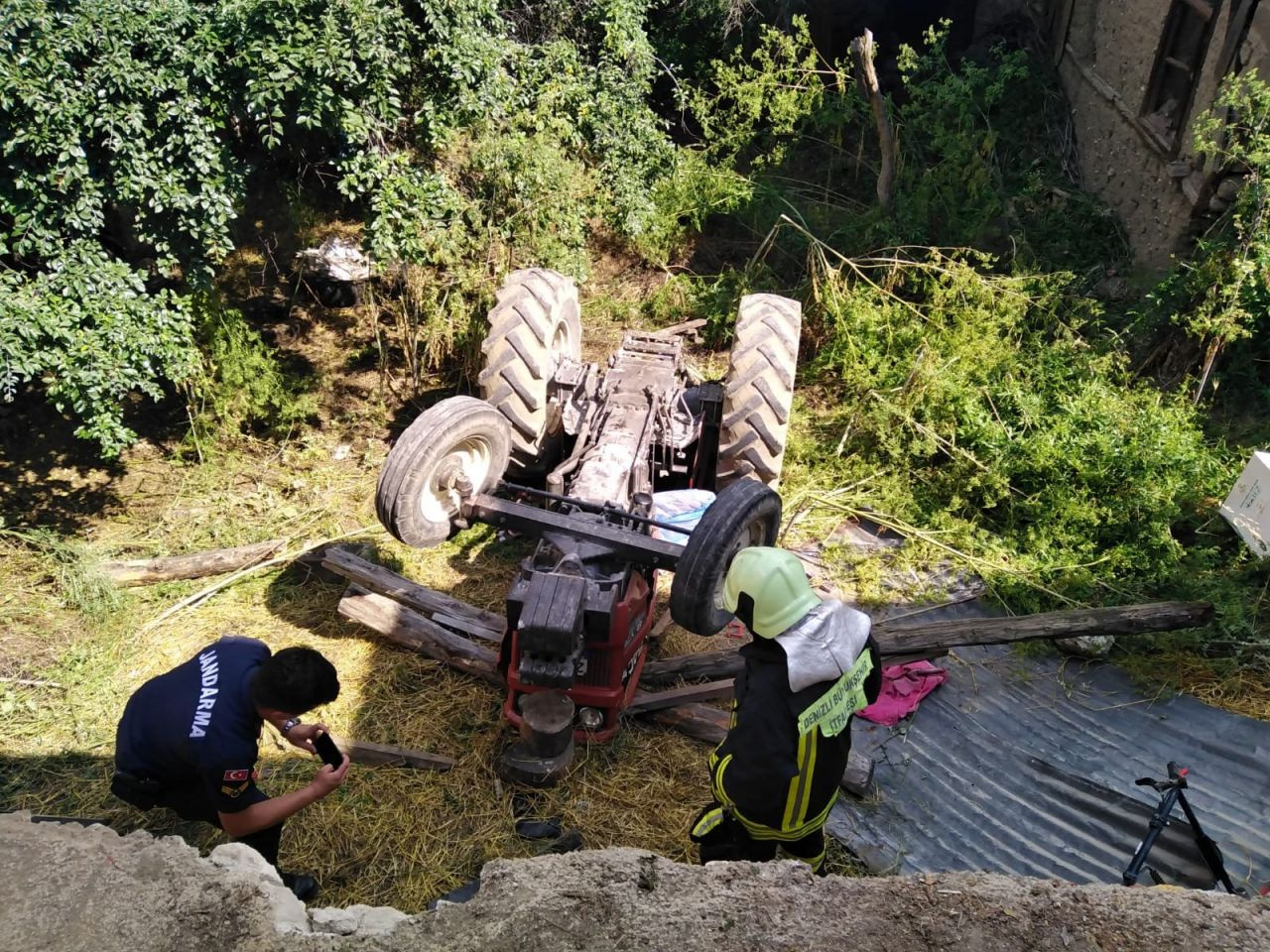 Denizli'de 4 yaşındaki çocuk traktörün altında can verdi